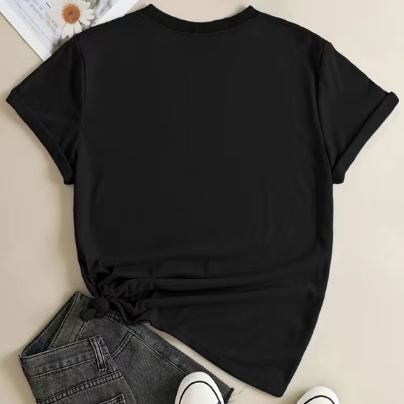 Woman’s XL Gnome Christmas Black Printed Short Sleeve Tee - NWT - Picture 2 of 3